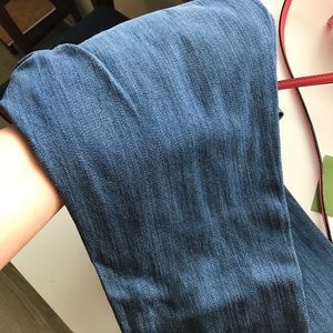 🌲🎁🌲NWT CARMAR jeans